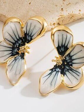 NEW Flower Earrings Irregular Petal Earring Set Blue White Flower Stud Elegant
